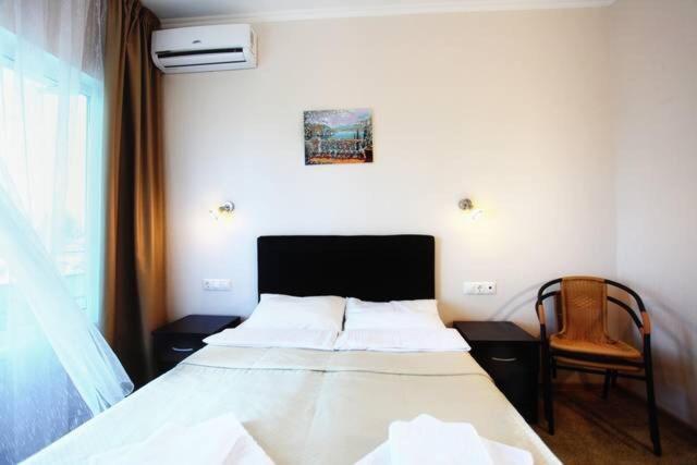 Iceberg Hotel Pizunda Bagian luar foto